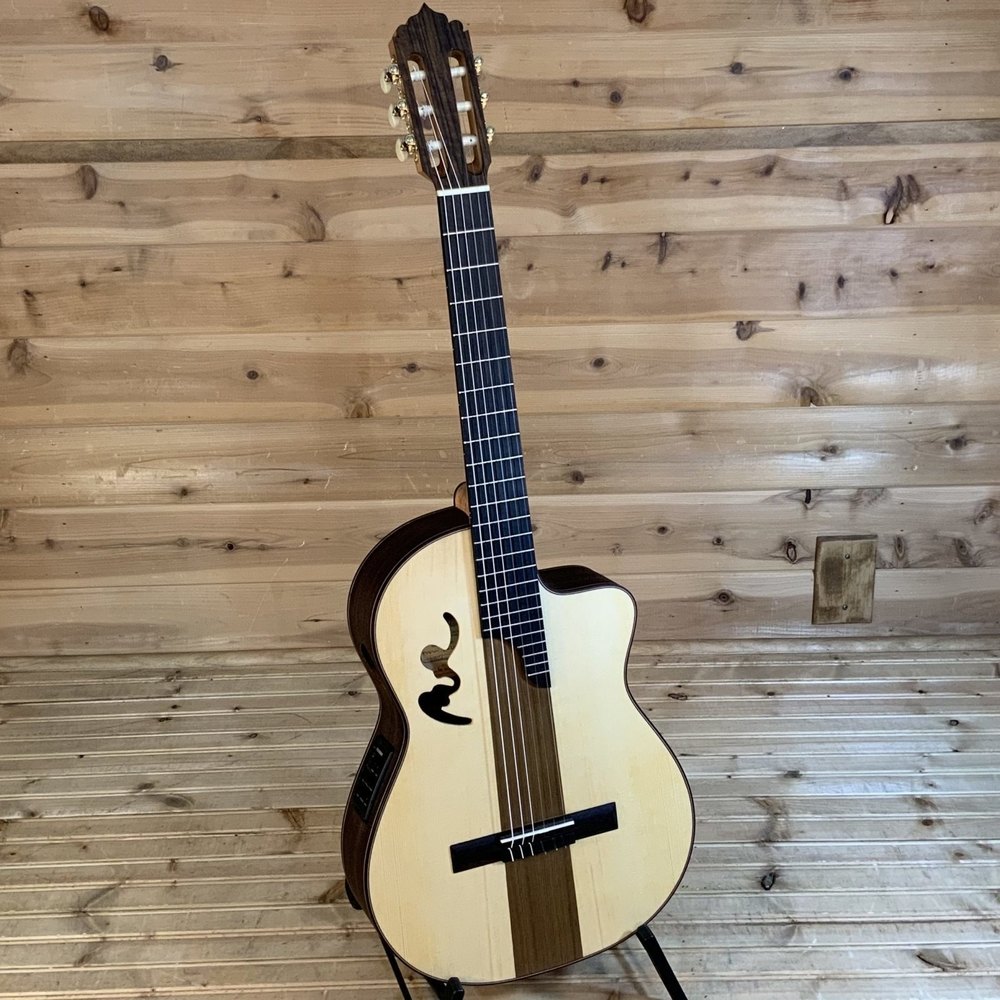Manuel Rodriguez 4/4 Café Olé E-Acoustic Cutaway fully solid Café Olé | Cutaway